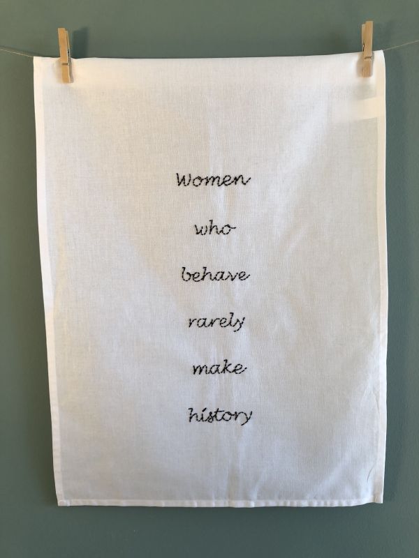 Women who behave rarely make history weiß